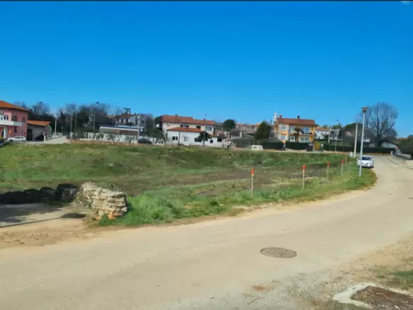 Land In Kaštelir, Croatia (700 M²)