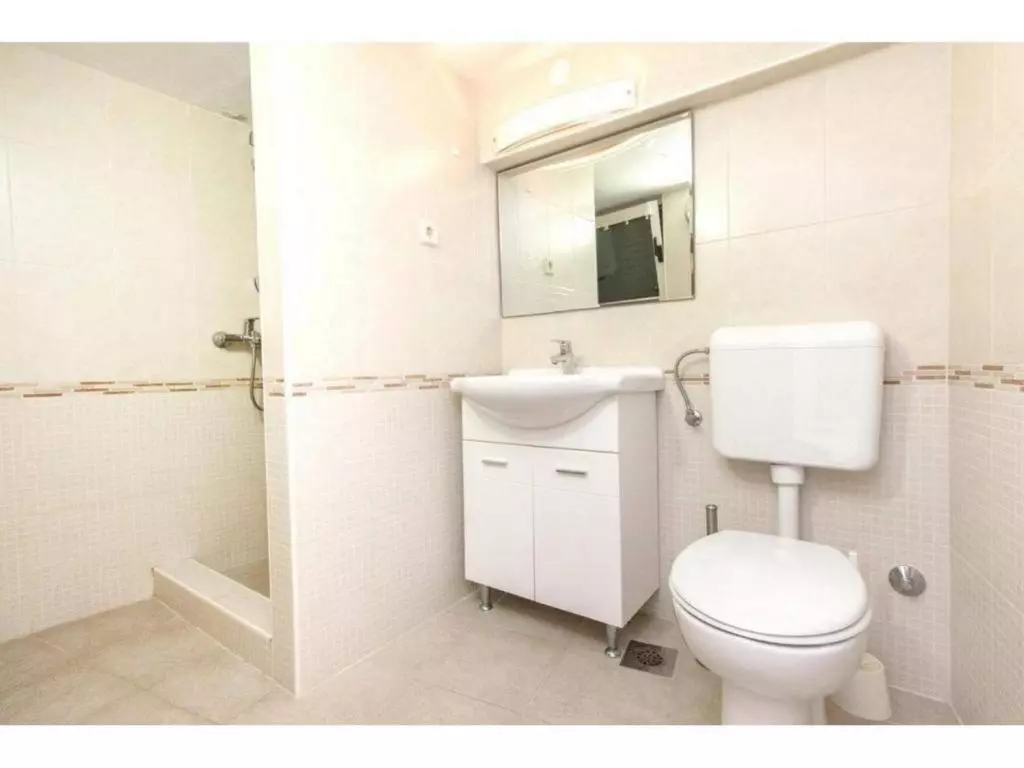 3-bedroom Apartment In Primošten, Croatia (85 M²)