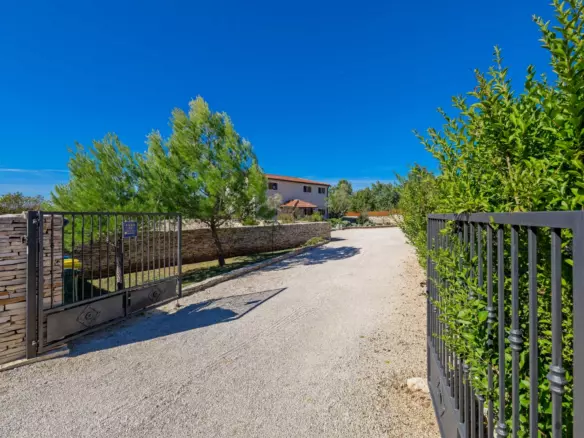 4-bedroom Detached House In Svetvinčenat, Croatia (279 M²)
