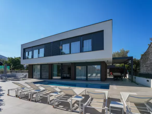 4-bedroom Detached House In Rovinjsko Selo, Croatia (270 M²)