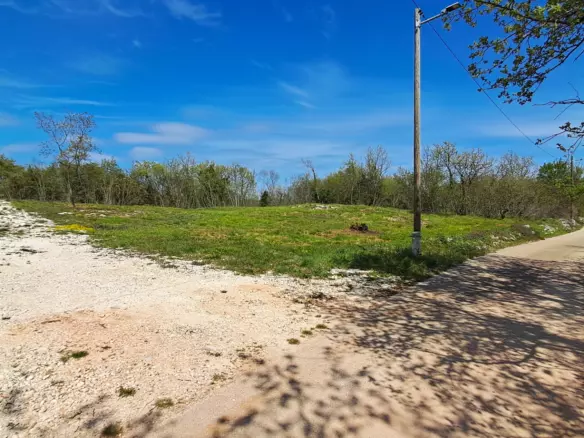 Land In Šegotići, Croatia (1.268 M²)