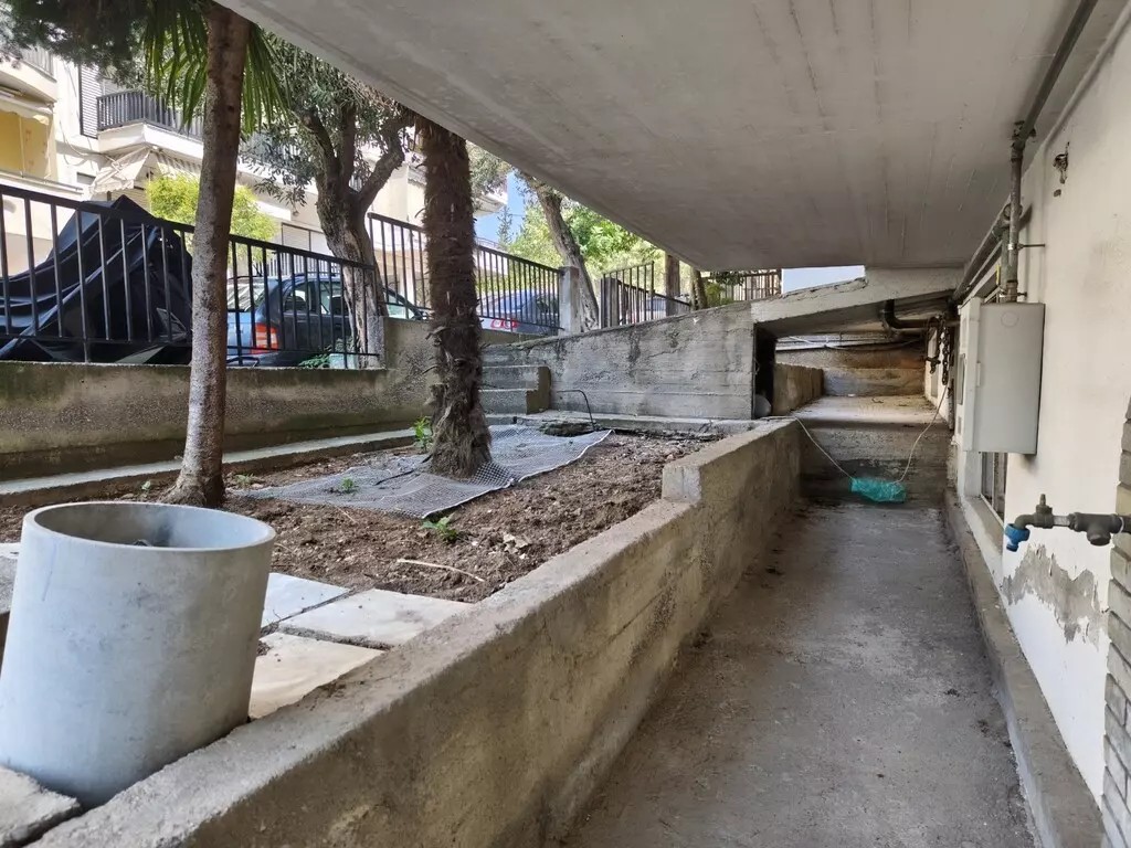Commercial Property In Toumpa, Greece (90 M²)