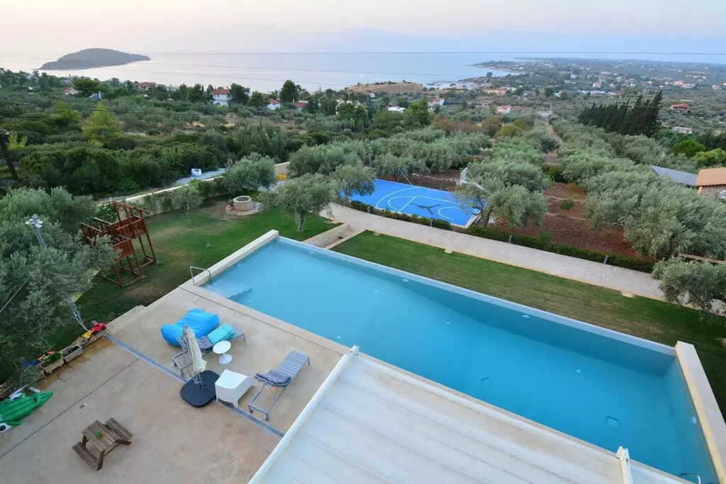 8-bedroom Villa In Anthidonos, Greece (390 M²)