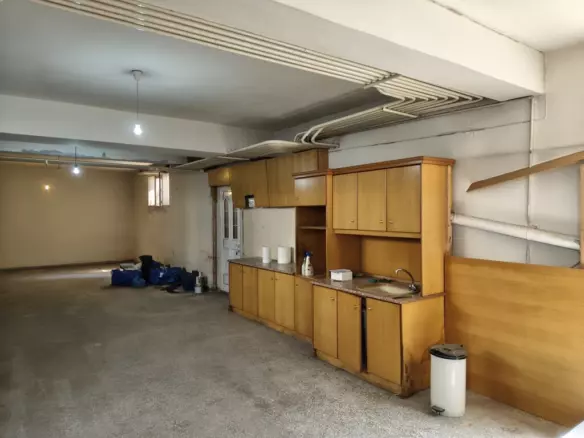 Commercial Property In Toumpa, Greece (90 M²)