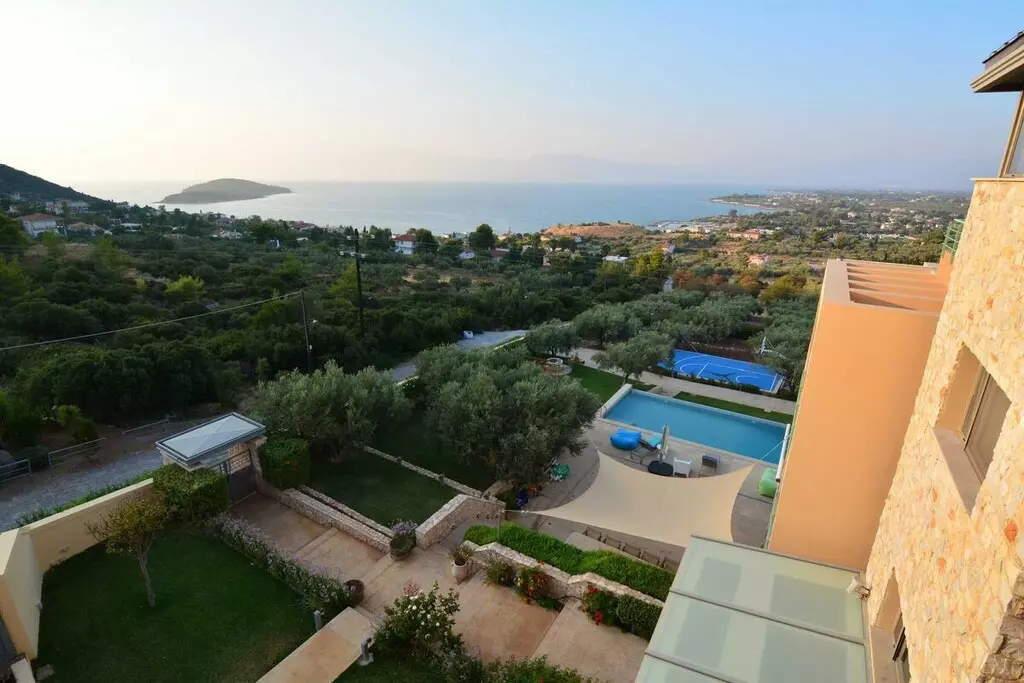 8-bedroom Villa In Anthidonos, Greece (390 M²)