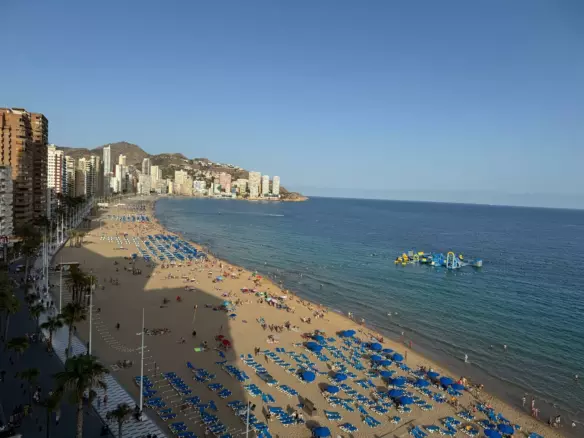 3-bedroom Flat In Benidorm, Spain (130 M²)