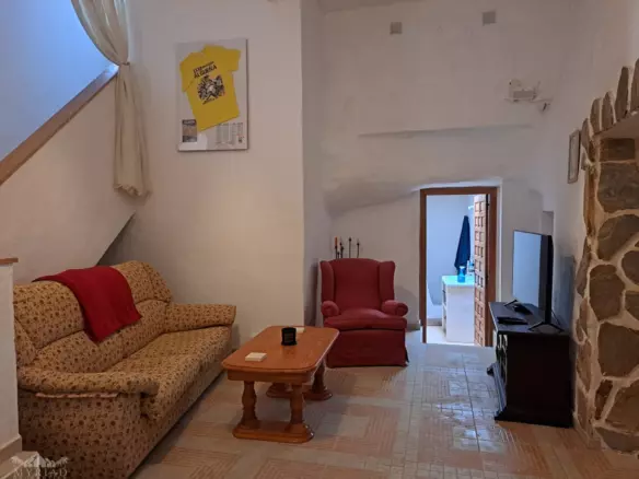 4-bedroom Cave House In Town, Spain (1.012 M² Plot)