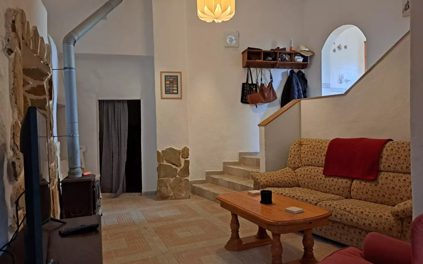 4-bedroom Cave House In Town, Spain (1.012 M² Plot)