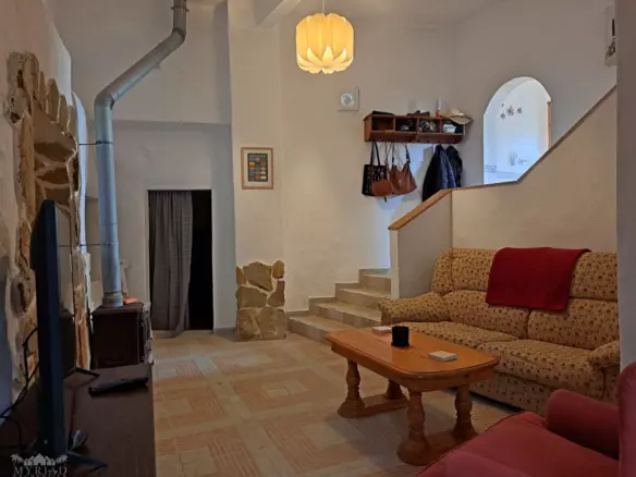 4-bedroom Cave House In Town, Spain (1.012 M² Plot)