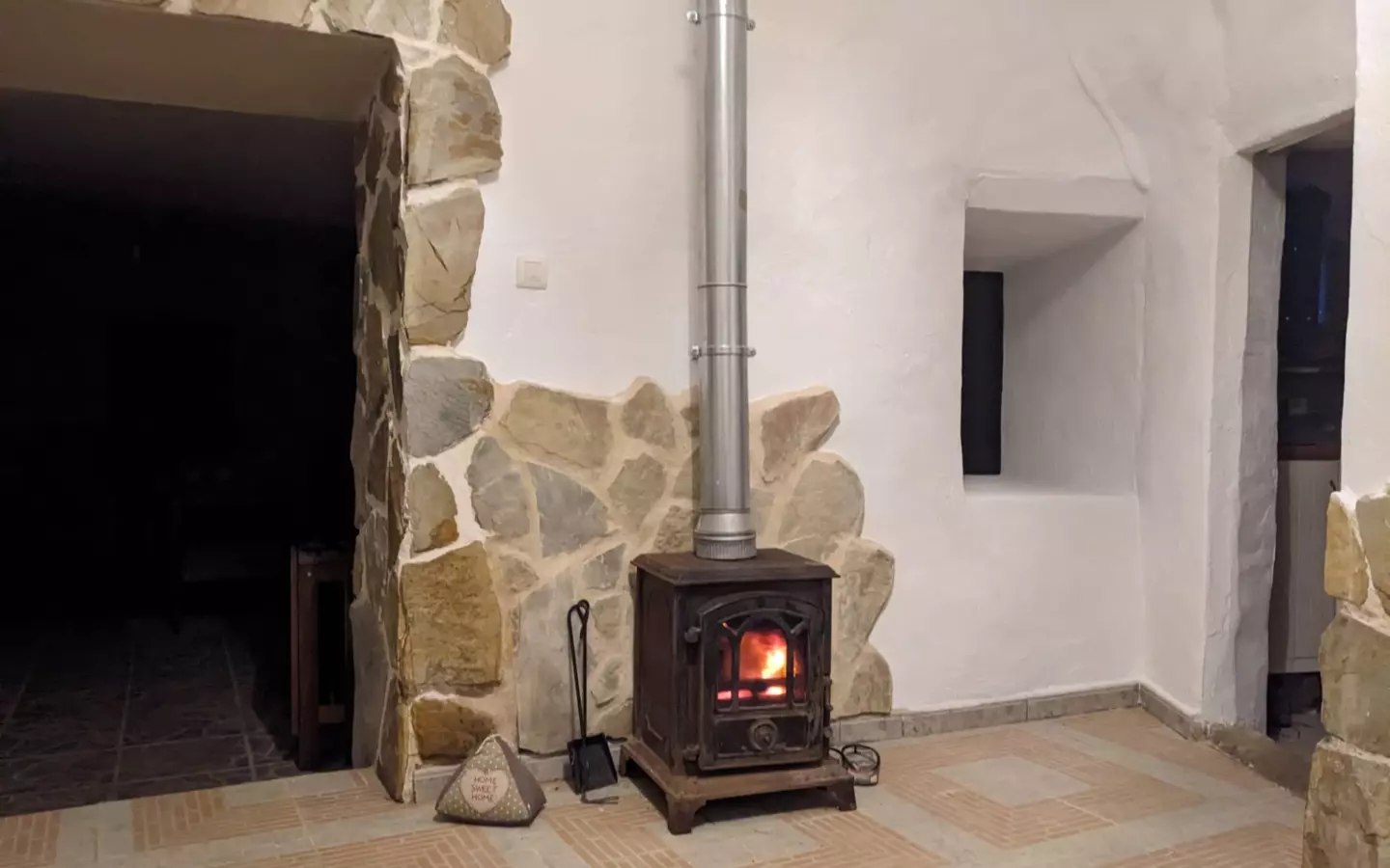 4-bedroom Cave House In Town, Spain (1.012 M² Plot)