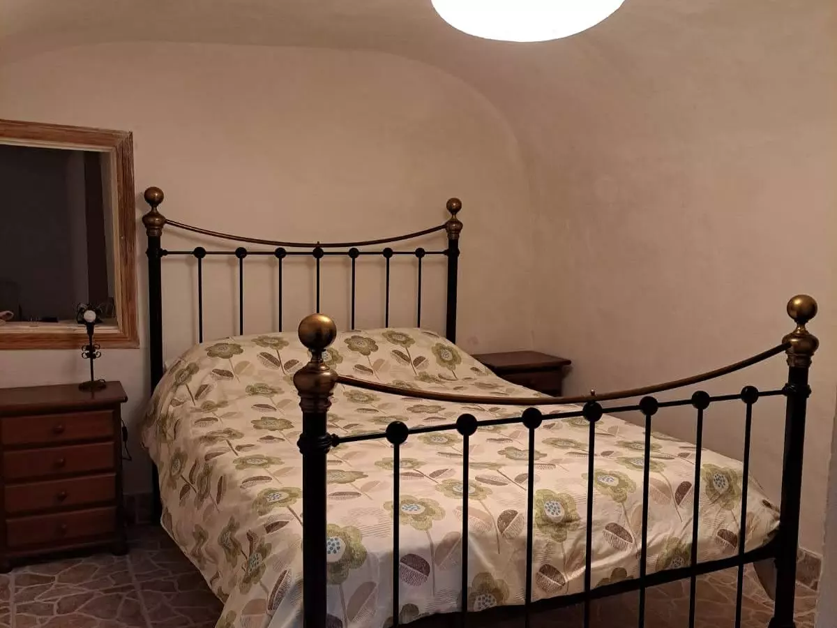 4-bedroom Cave House In Town, Spain (1.012 M² Plot)