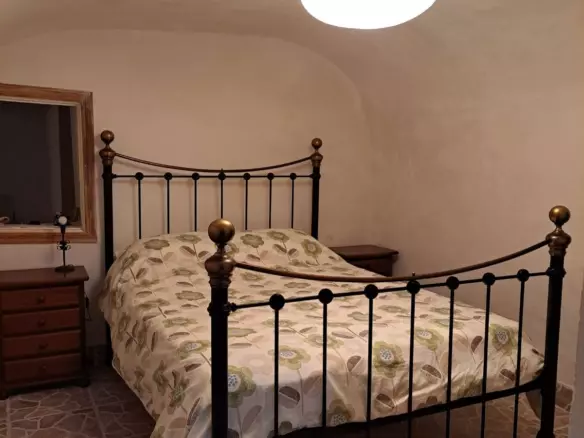 4-bedroom Cave House In Town, Spain (1.012 M² Plot)