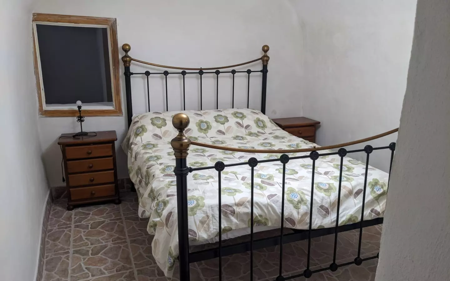 4-bedroom Cave House In Town, Spain (1.012 M² Plot)