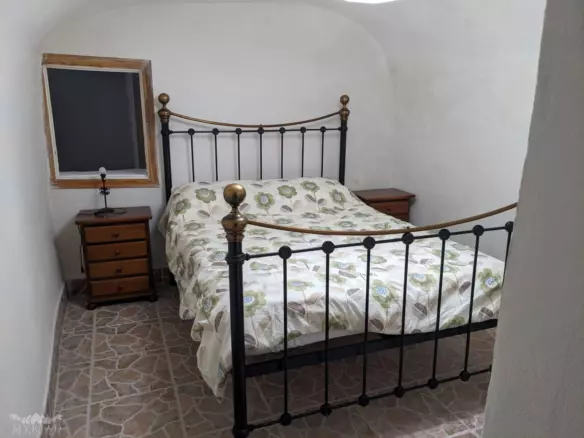 4-bedroom Cave House In Town, Spain (1.012 M² Plot)