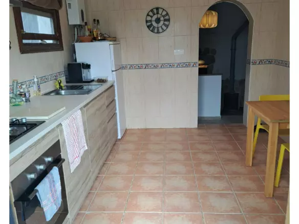 4-bedroom Cave House In Town, Spain (1.012 M² Plot)