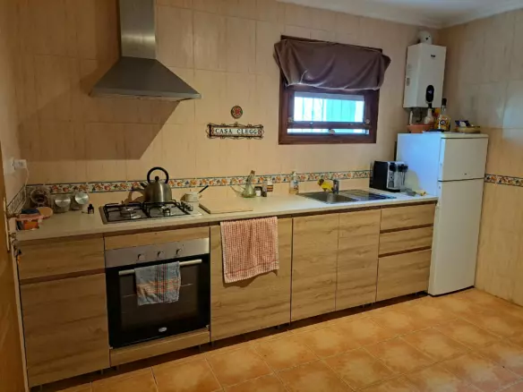 4-bedroom Cave House In Town, Spain (1.012 M² Plot)
