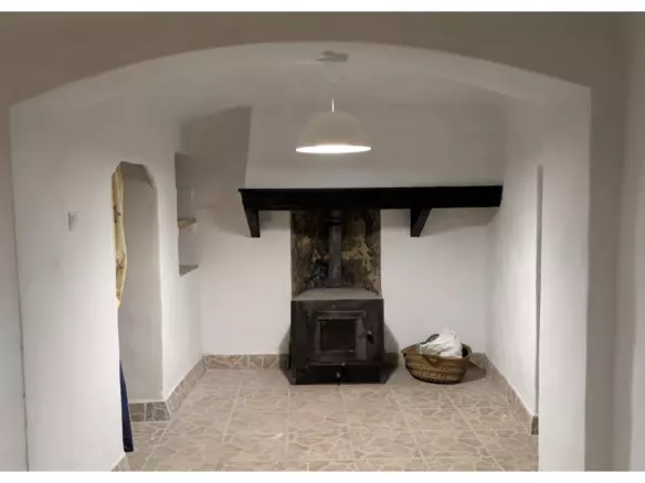 4-bedroom Cave House In Town, Spain (1.012 M² Plot)