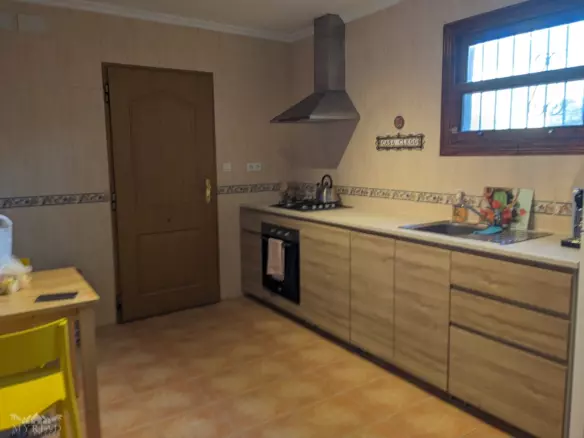 4-bedroom Cave House In Town, Spain (1.012 M² Plot)