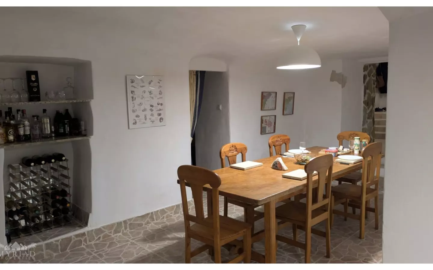 4-bedroom Cave House In Town, Spain (1.012 M² Plot)