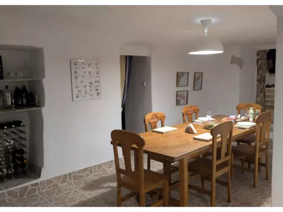 4-bedroom Cave House In Town, Spain (1.012 M² Plot)