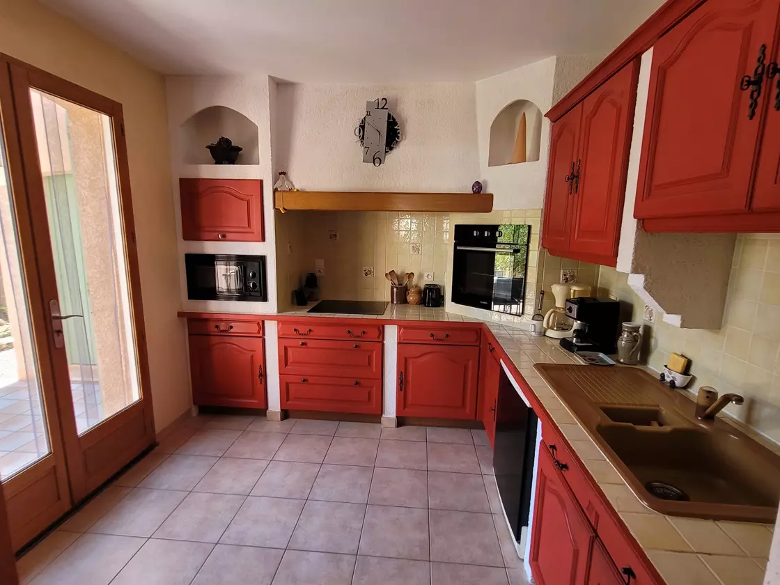 3-bedroom Detached House In Laurens, France (100 M²)