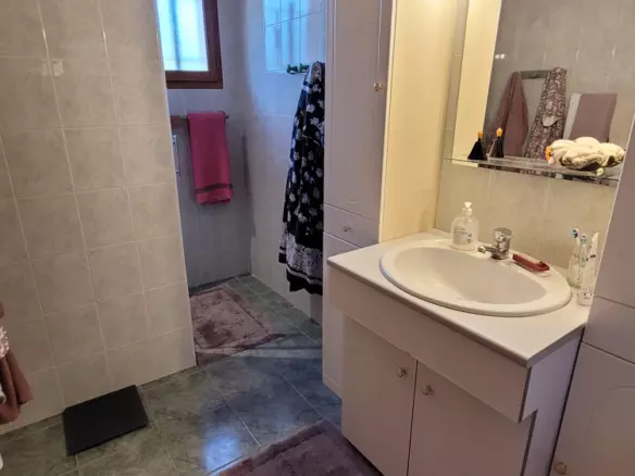 3-bedroom Detached House In Laurens, France (100 M²)