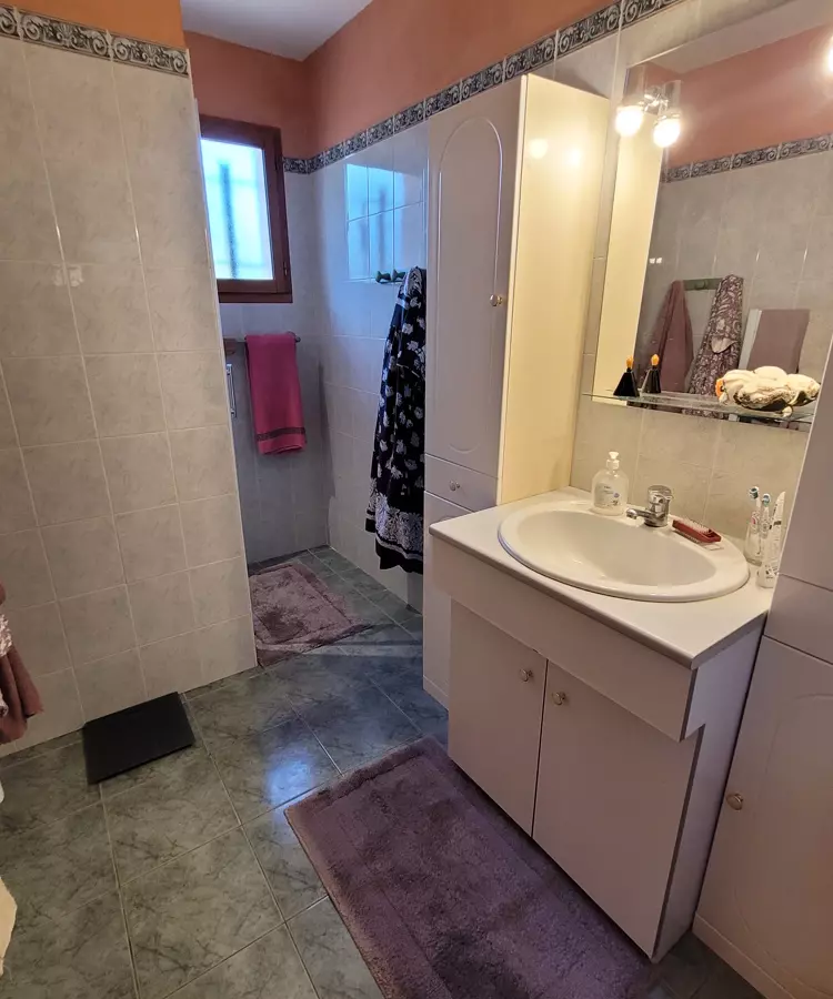 3-bedroom Detached House In Laurens, France (100 M²)