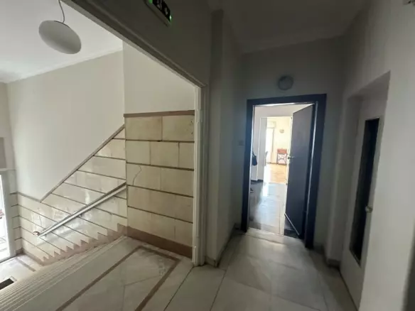 2-bedroom Flat In Center Of Thessaloniki, Greece (140 M²)