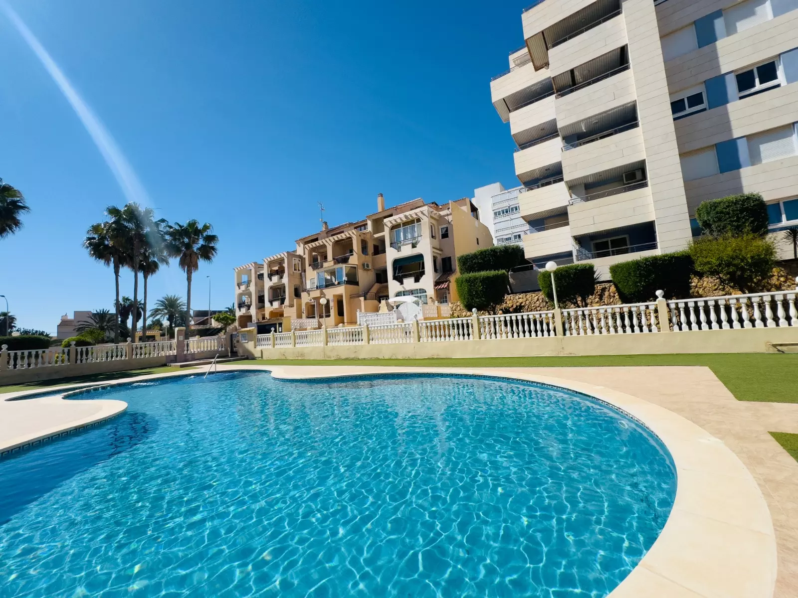 o_1jmam4f3k1f1u1421g6o1s2a1b1925-a5a591 2-bedroom Property In Torrevieja, Spain (65 M²)