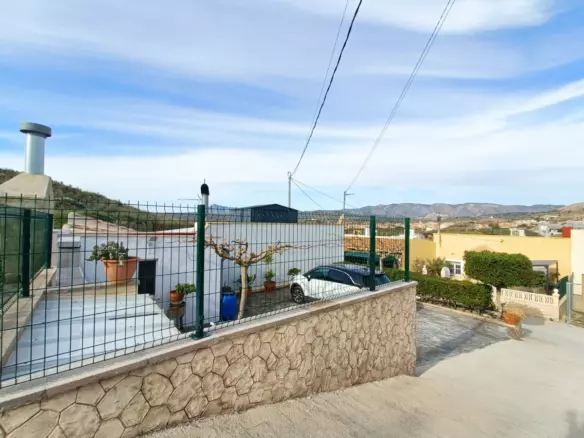 3-bedroom Country House In Barinas, Spain (116 M²)
