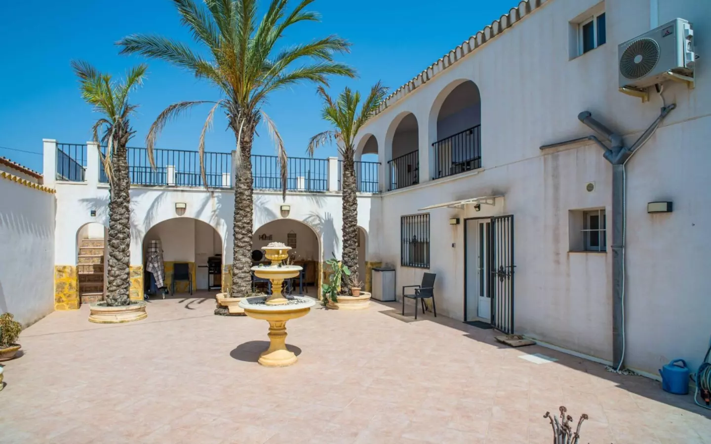 5-bedroom Country House In Pinoso, Spain (490 M²)