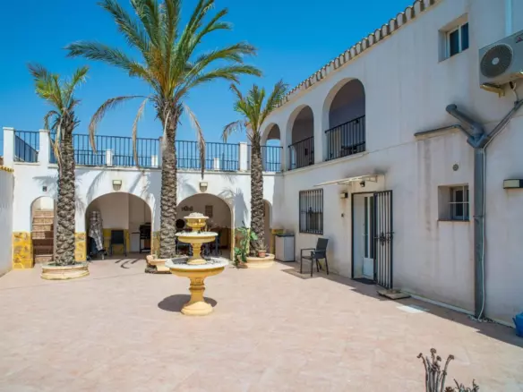 5-bedroom Country House In Pinoso, Spain (490 M²)