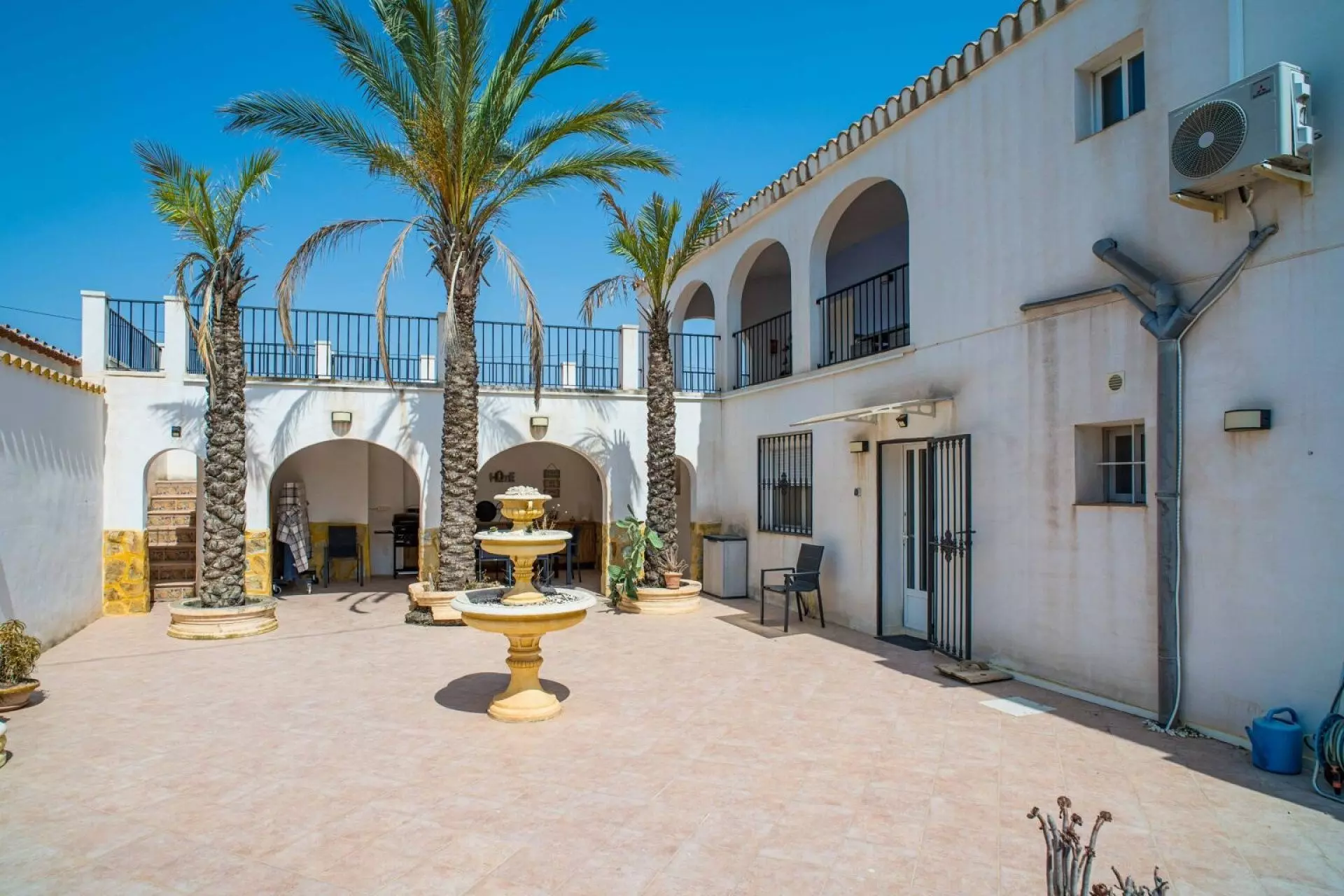 w_photo-63qfwso8q7yysraxrezta-1536×1024-951400 5-bedroom Country House In Pinoso, Spain (490 M²)