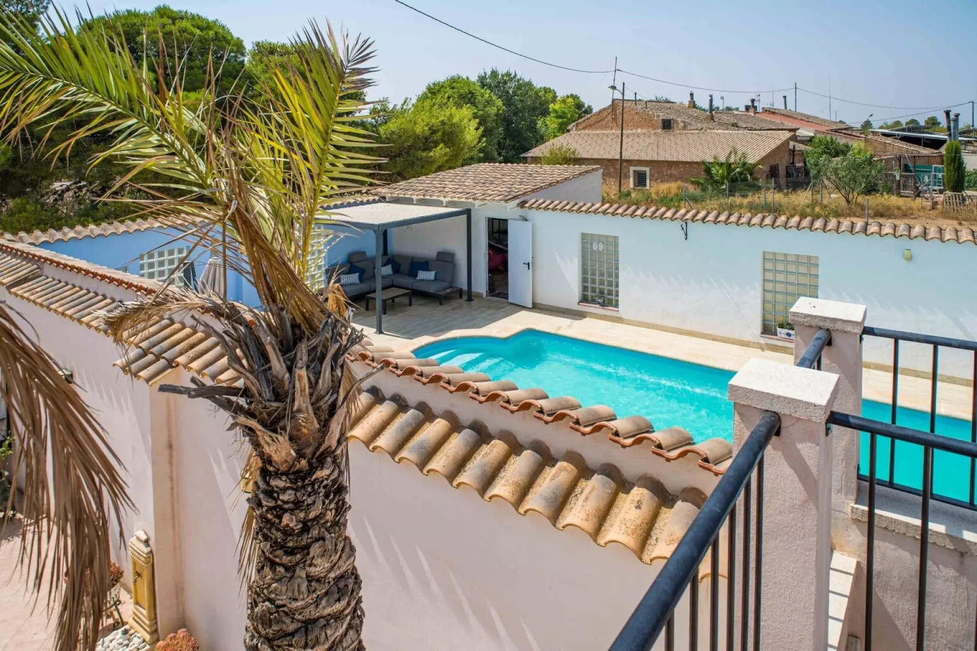 w_photo-8bzsfth53cumal1tfr6n7-1536×1024-8b4a2f 5-bedroom Country House In Pinoso, Spain (490 M²)