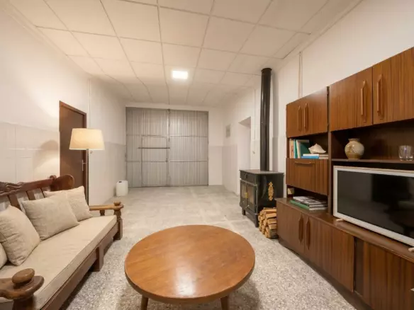 3-bedroom Country House In Crevillent, Spain (847 M²)