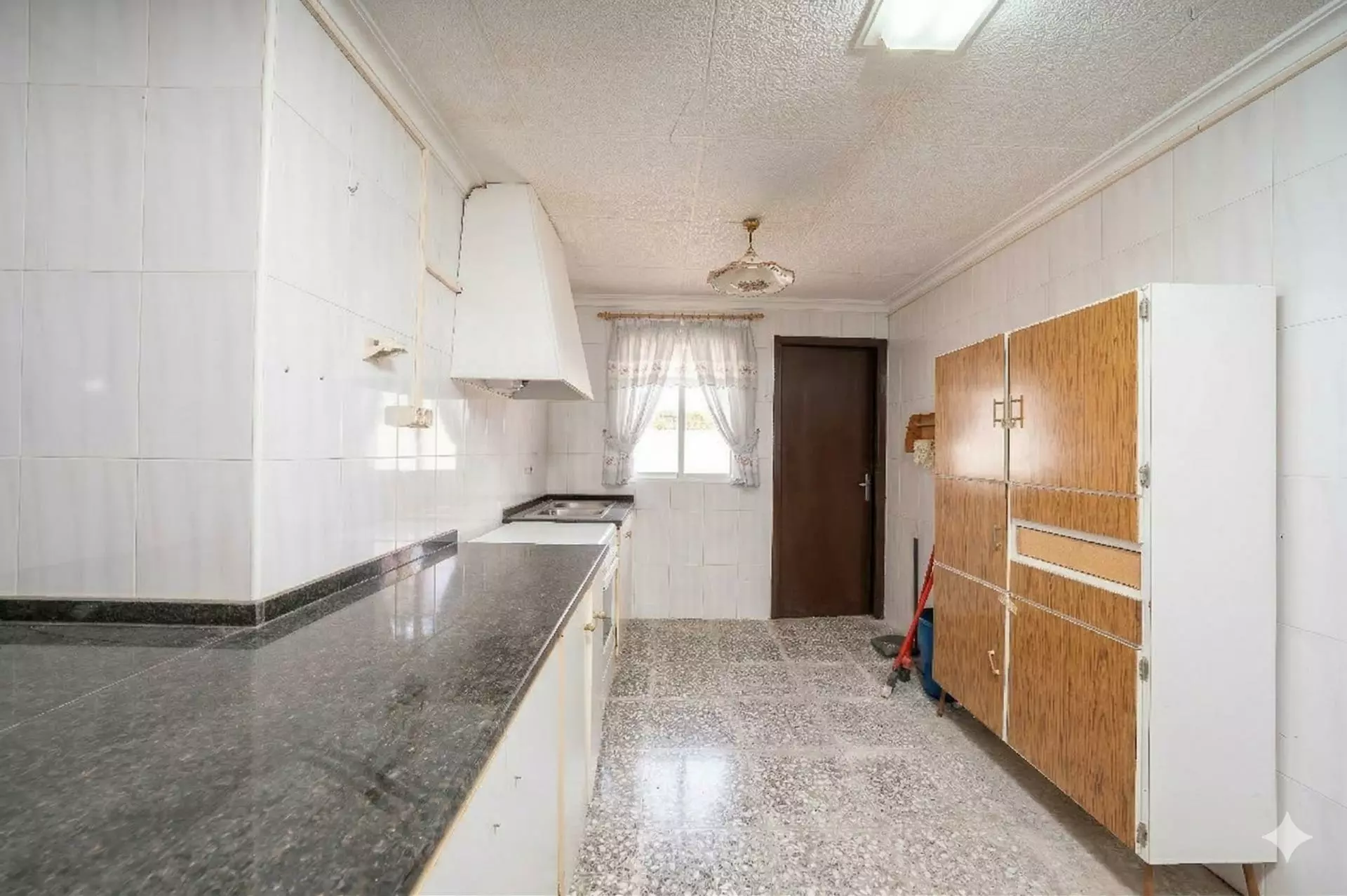 1-12-b30517 3-bedroom Country House In Crevillent, Spain (847 M²)