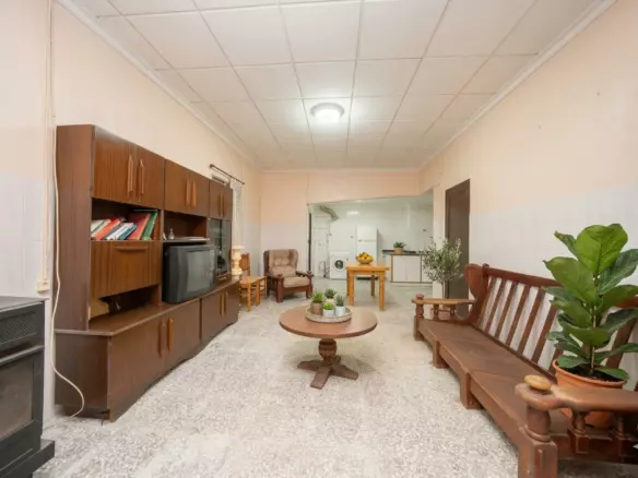 3-bedroom Country House In Crevillent, Spain (847 M²)