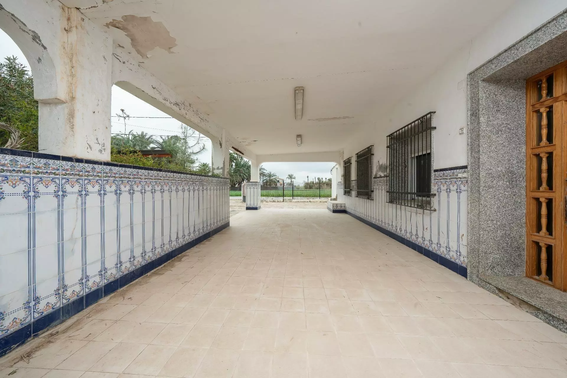 1-3-5b781b 3-bedroom Country House In Crevillent, Spain (847 M²)
