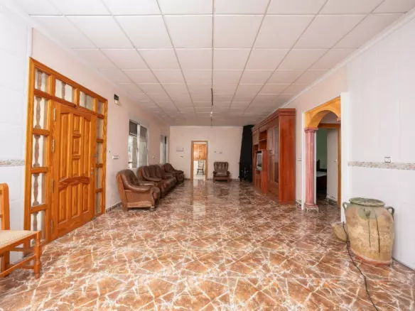 3-bedroom Country House In Crevillent, Spain (847 M²)