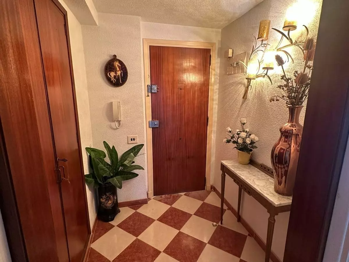 3-bedroom Apartment In Alicante, Spain (143 M²)