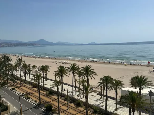 3-bedroom Apartment In Alicante, Spain (143 M²)