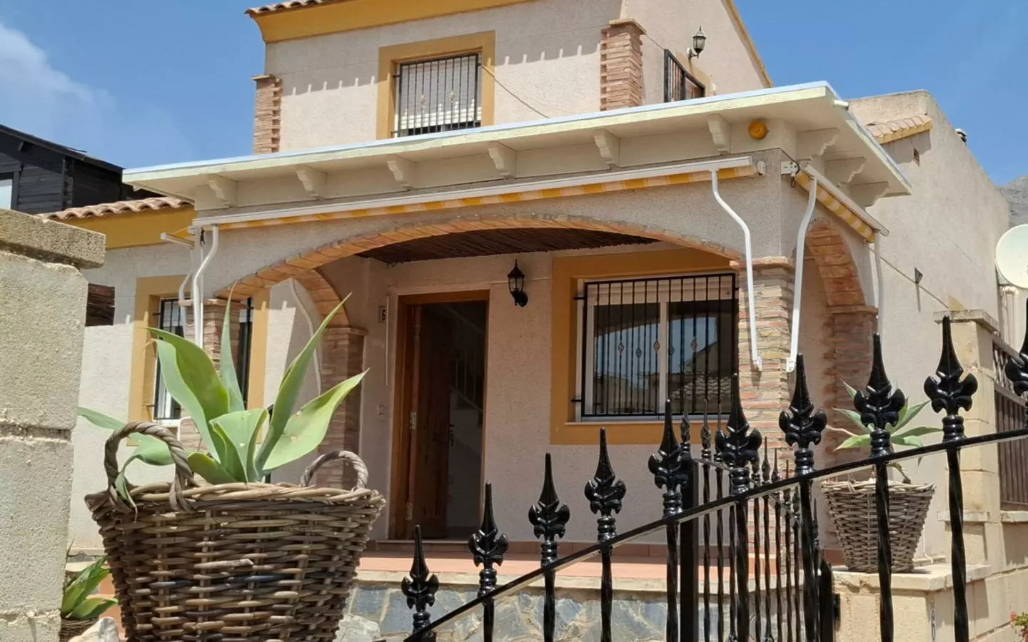 2-bedroom House In Polop, Spain (78 M²)
