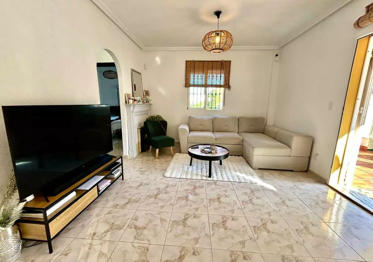 4-bedroom Villa In Villamartin, Spain (182 M²)