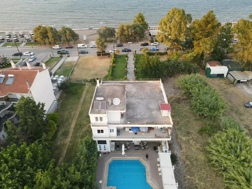 Building In Atalanti, Greece (450 M²)