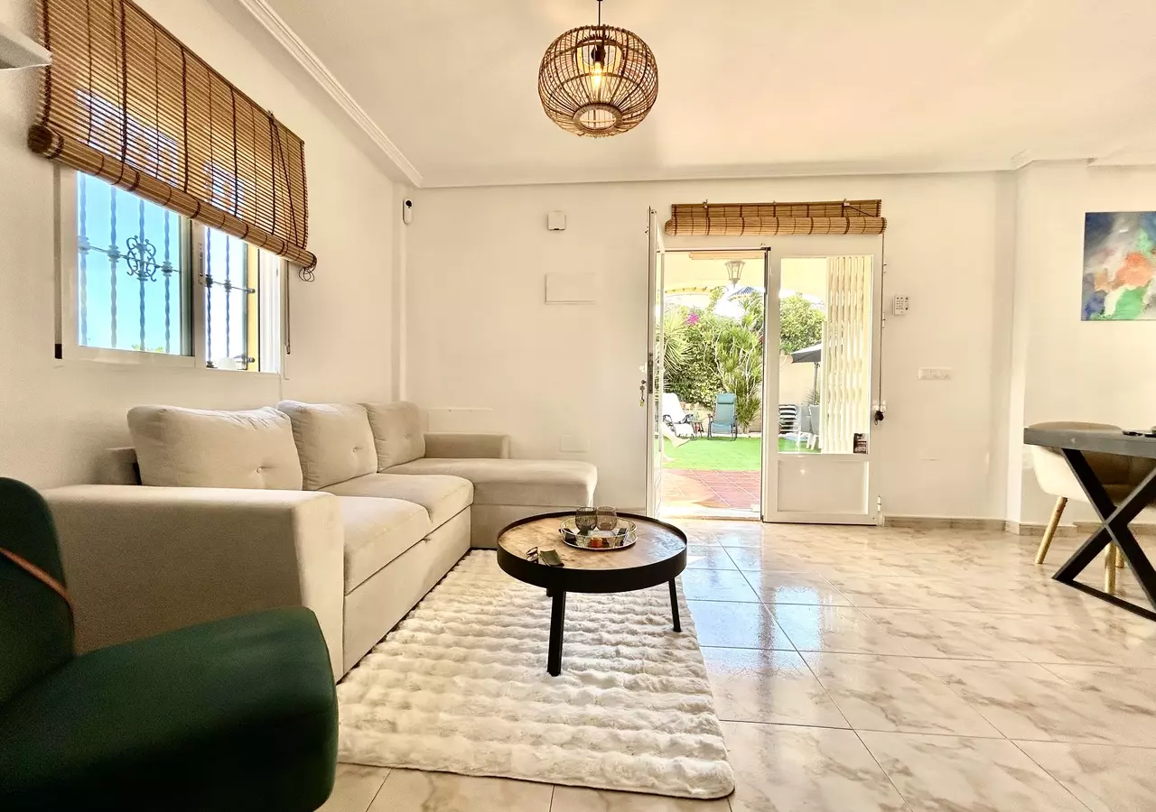 4-bedroom Villa In Villamartin, Spain (182 M²)