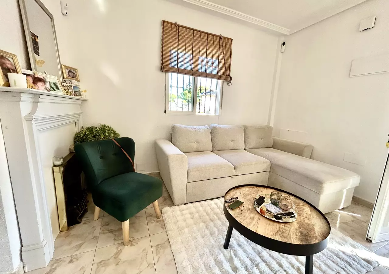 4-bedroom Villa In Villamartin, Spain (182 M²)