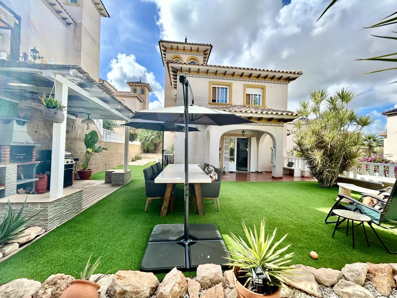 4-bedroom Villa In Villamartin, Spain (182 M²)