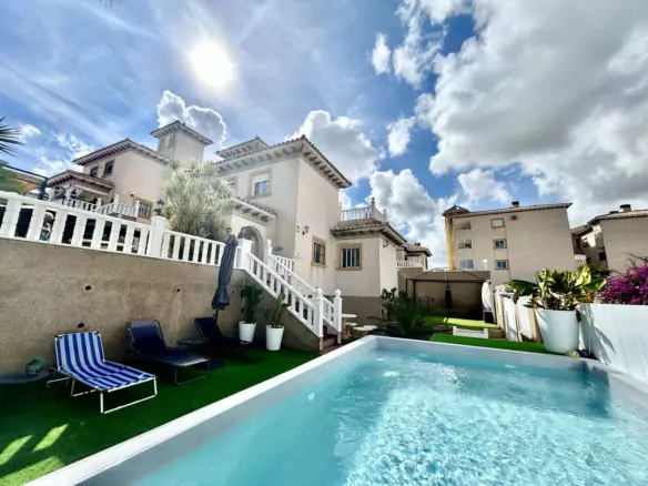 4-bedroom Villa In Villamartin, Spain (182 M²)