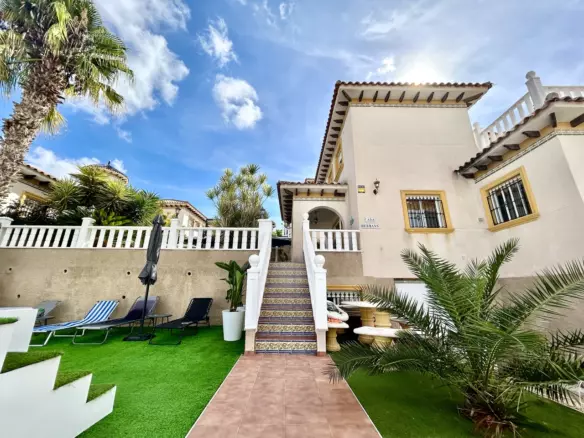 4-bedroom Villa In Villamartin, Spain (182 M²)