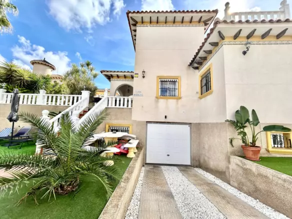 4-bedroom Villa In Villamartin, Spain (182 M²)